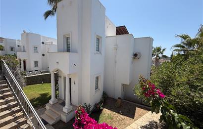 Bodrum Yalıkavak Holiday Gardens Sitesinde Satılık Deniz Manzaralı Özel Havuzlu Müstakil Bahçeli Villa