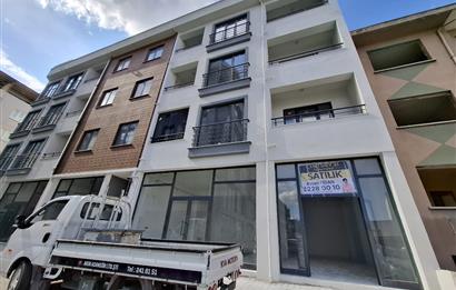 C21 BAL'DAN EGE MH. KÖYLÜ GARAJINDA SATILIK DÜKKAN