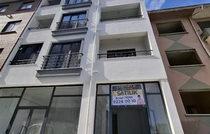 C21 BAL'DAN EGE MH. KÖYLÜ GARAJINDA SATILIK DÜKKAN
