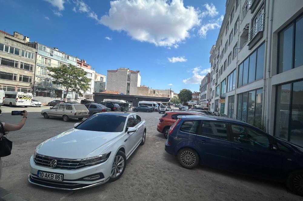 C21 BAL'DAN EGE MH. KÖYLÜ GARAJINDA SATILIK DÜKKAN