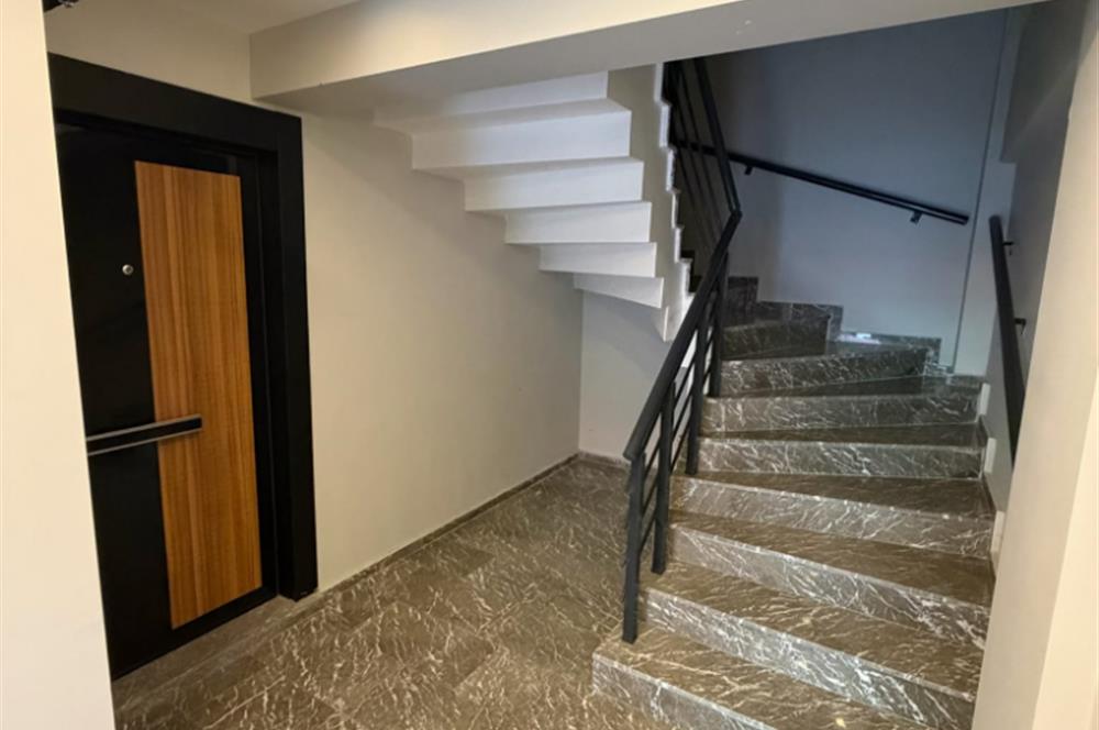 Gaziemir Yesil Mahallede Satilik 2+1 Ada Mutfakli Daire