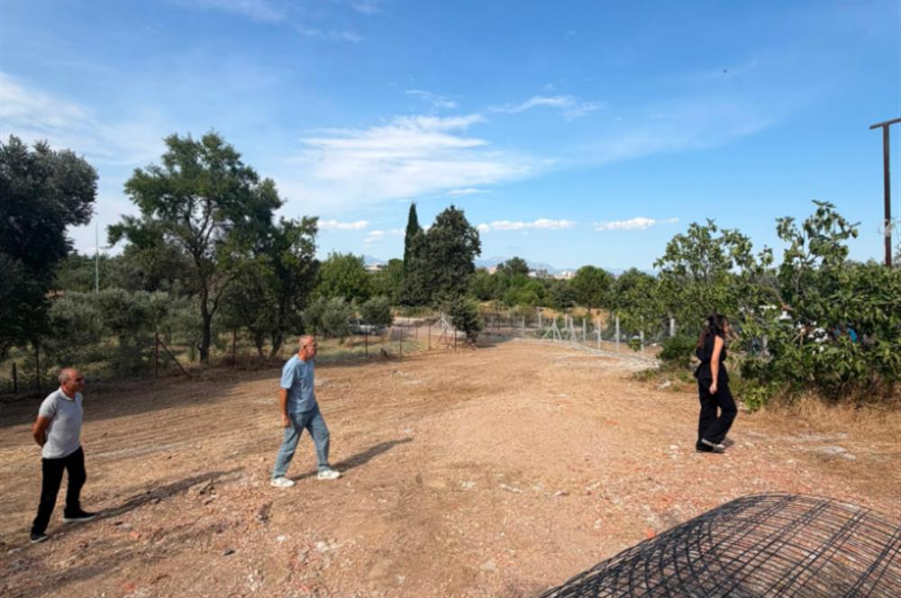 Menderes Dereköy'de Elektrikli ve Yolu Açılmış Satılık Tarla