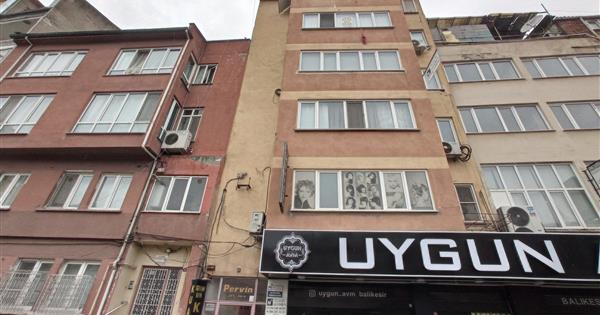 Çarşı Merkezinde 1.Kat 2+1 Satılık Daire- Ofis, Kuaför ve Konuta Uygun. - 36140