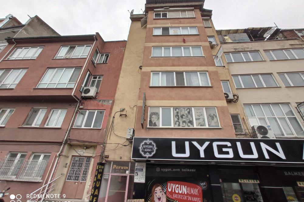 Çarşı Merkezinde 1.Kat 2+1 Satılık Daire- Ofis, Kuaför ve Konuta Uygun.