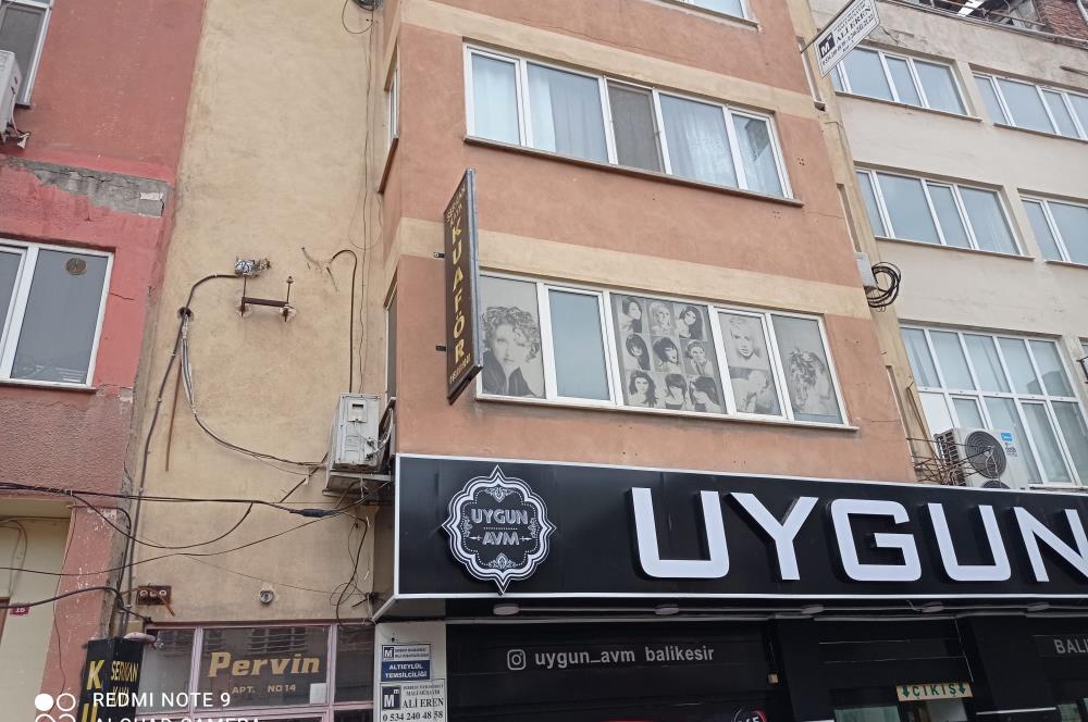 Çarşı Merkezinde 1.Kat 2+1 Satılık Daire- Ofis, Kuaför ve Konuta Uygun.