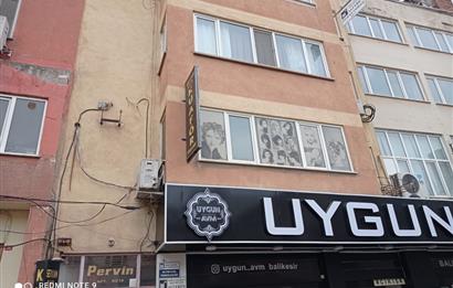 Çarşı Merkezinde 1.Kat 2+1 Satılık Daire- Ofis, Kuaför ve Konuta Uygun.