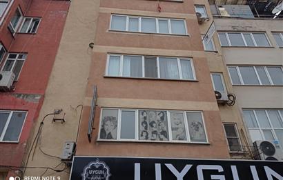 Çarşı Merkezinde 1.Kat 2+1 Satılık Daire- Ofis, Kuaför ve Konuta Uygun.