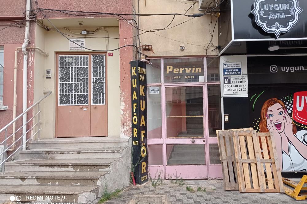 Çarşı Merkezinde 1.Kat 2+1 Satılık Daire- Ofis, Kuaför ve Konuta Uygun.