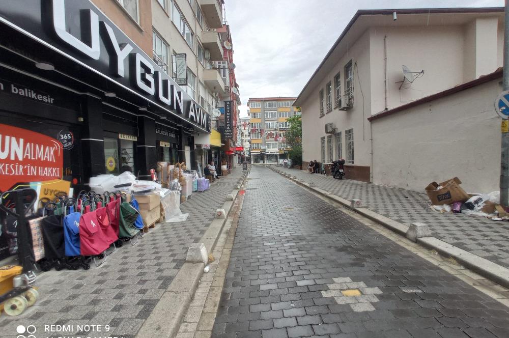 Çarşı Merkezinde 1.Kat 2+1 Satılık Daire- Ofis, Kuaför ve Konuta Uygun.