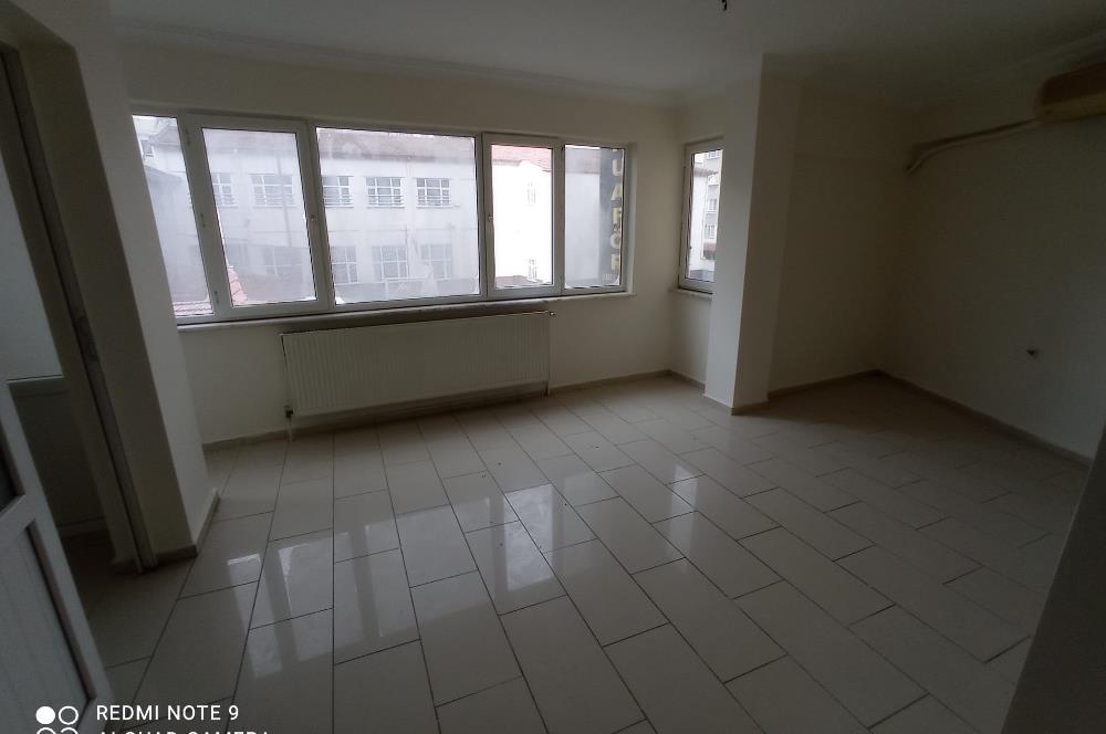 Çarşı Merkezinde 1.Kat 2+1 Satılık Daire- Ofis, Kuaför ve Konuta Uygun.