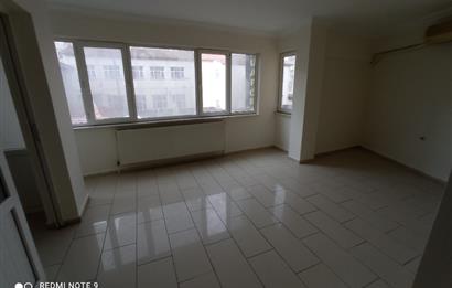 Çarşı Merkezinde 1.Kat 2+1 Satılık Daire- Ofis, Kuaför ve Konuta Uygun.