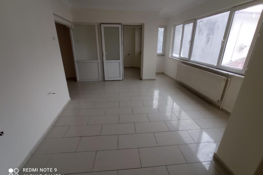 Çarşı Merkezinde 1.Kat 2+1 Satılık Daire- Ofis, Kuaför ve Konuta Uygun.