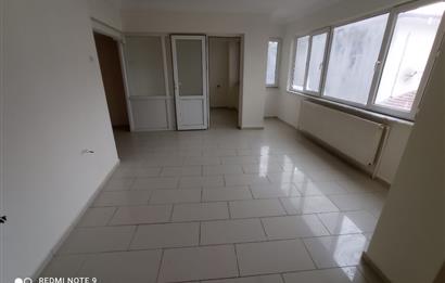 Çarşı Merkezinde 1.Kat 2+1 Satılık Daire- Ofis, Kuaför ve Konuta Uygun.