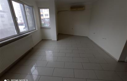 Çarşı Merkezinde 1.Kat 2+1 Satılık Daire- Ofis, Kuaför ve Konuta Uygun.