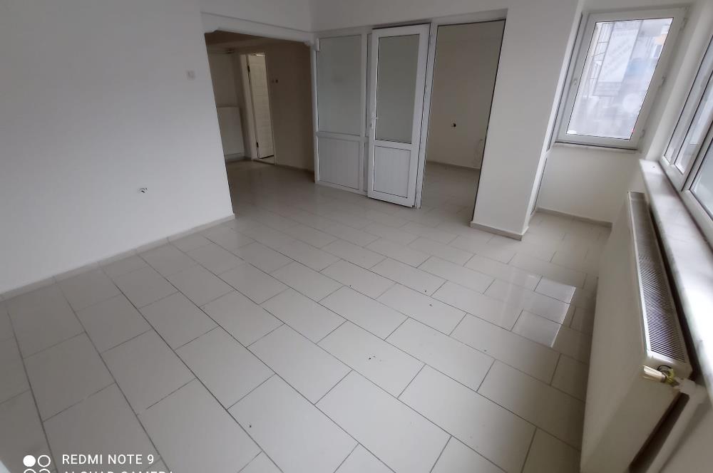 Çarşı Merkezinde 1.Kat 2+1 Satılık Daire- Ofis, Kuaför ve Konuta Uygun.