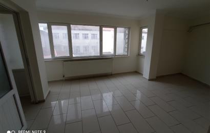 Çarşı Merkezinde 1.Kat 2+1 Satılık Daire- Ofis, Kuaför ve Konuta Uygun.