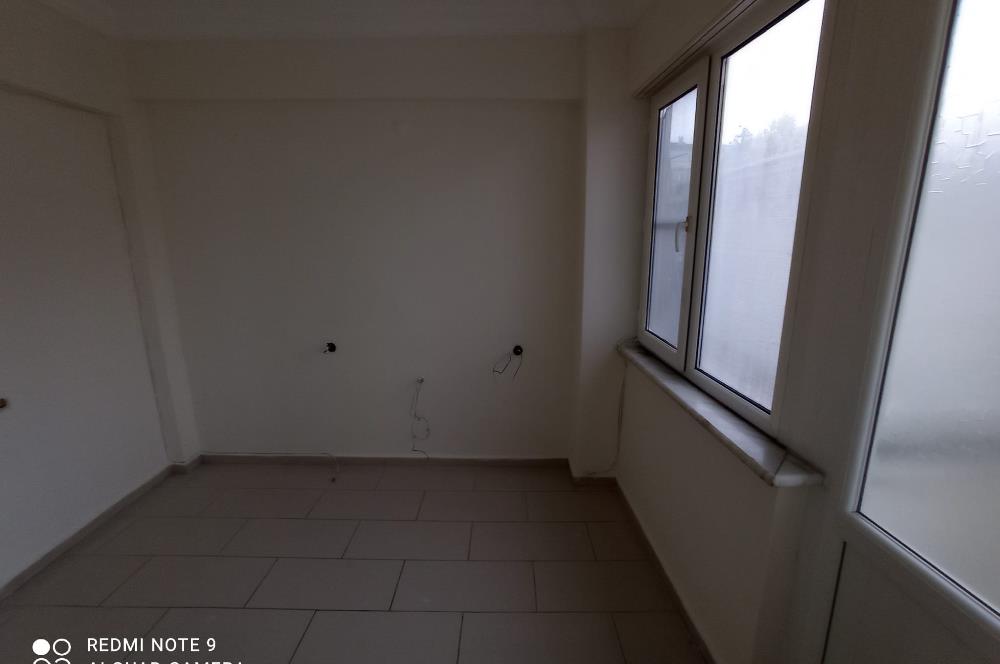 Çarşı Merkezinde 1.Kat 2+1 Satılık Daire- Ofis, Kuaför ve Konuta Uygun.