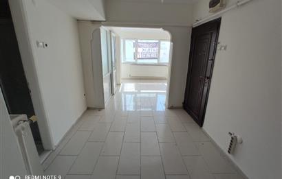 Çarşı Merkezinde 1.Kat 2+1 Satılık Daire- Ofis, Kuaför ve Konuta Uygun.