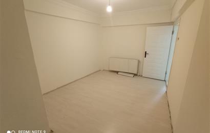 Çarşı Merkezinde 1.Kat 2+1 Satılık Daire- Ofis, Kuaför ve Konuta Uygun.