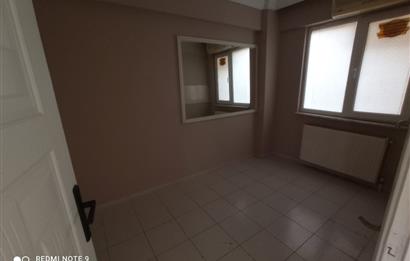 Çarşı Merkezinde 1.Kat 2+1 Satılık Daire- Ofis, Kuaför ve Konuta Uygun.