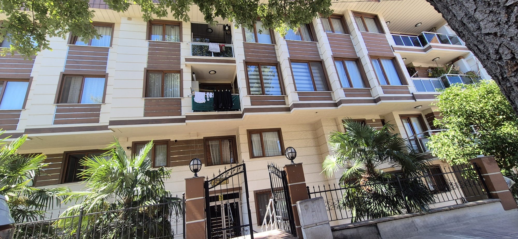 YENİ SAHRA GENÇ SİTEDE AÇIK OTOPARKLI 2+1 MASRAFSIZ DAİRE