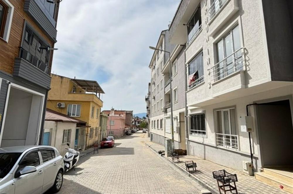 Edremit Altınkum Plajına 8 Km Yeni Binada Balkonlu 1+1 Daire