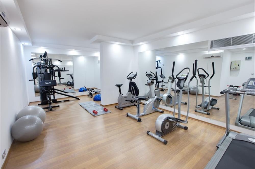 ZEKERİYAKÖY SİTELERDE BATI YURDU KARŞISI EŞYALI KİRALIK DAİRE