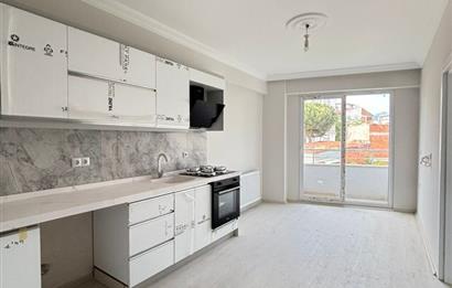 Edremit Altınkum Plajına 8 Km Yeni Binada Balkonlu 1+1 Daire