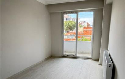 Edremit Altınkum Plajına 8 Km Yeni Binada Balkonlu 1+1 Daire
