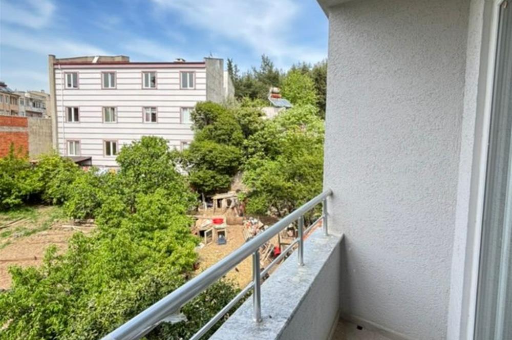 Edremit Altınkum Plajına 8 Km Yeni Binada Balkonlu 1+1 Daire