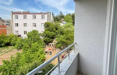 Edremit Altınkum Plajına 8 Km Yeni Binada Balkonlu 1+1 Daire