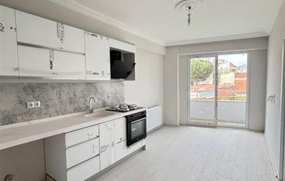 Edremit Altınkum Plajına 8 Km Yeni Binada Balkonlu 1+1 Daire