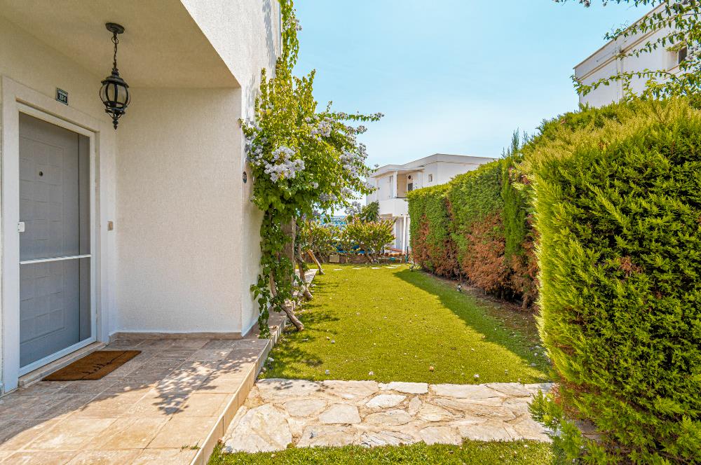 Bodrum Bitez Sarnıç Sitesi Plajlı 3+1 Satılık Bahçe Katı Daire