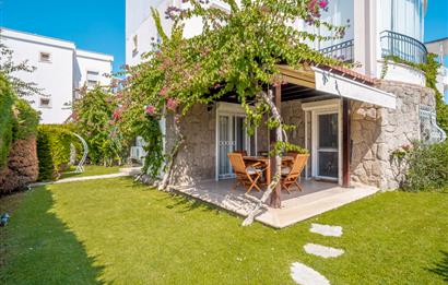 Bodrum Bitez Sarnıç Sitesi Plajlı 3+1 Satılık Bahçe Katı Daire