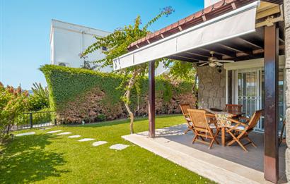 Bodrum Bitez Sarnıç Sitesi Plajlı 3+1 Satılık Bahçe Katı Daire