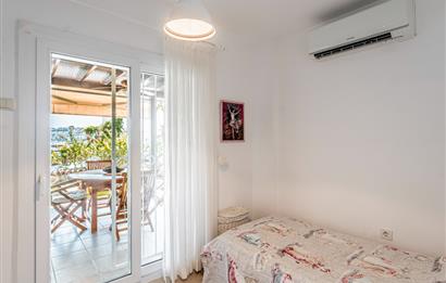 Bodrum Bitez Sarnıç Sitesi Plajlı 3+1 Satılık Bahçe Katı Daire