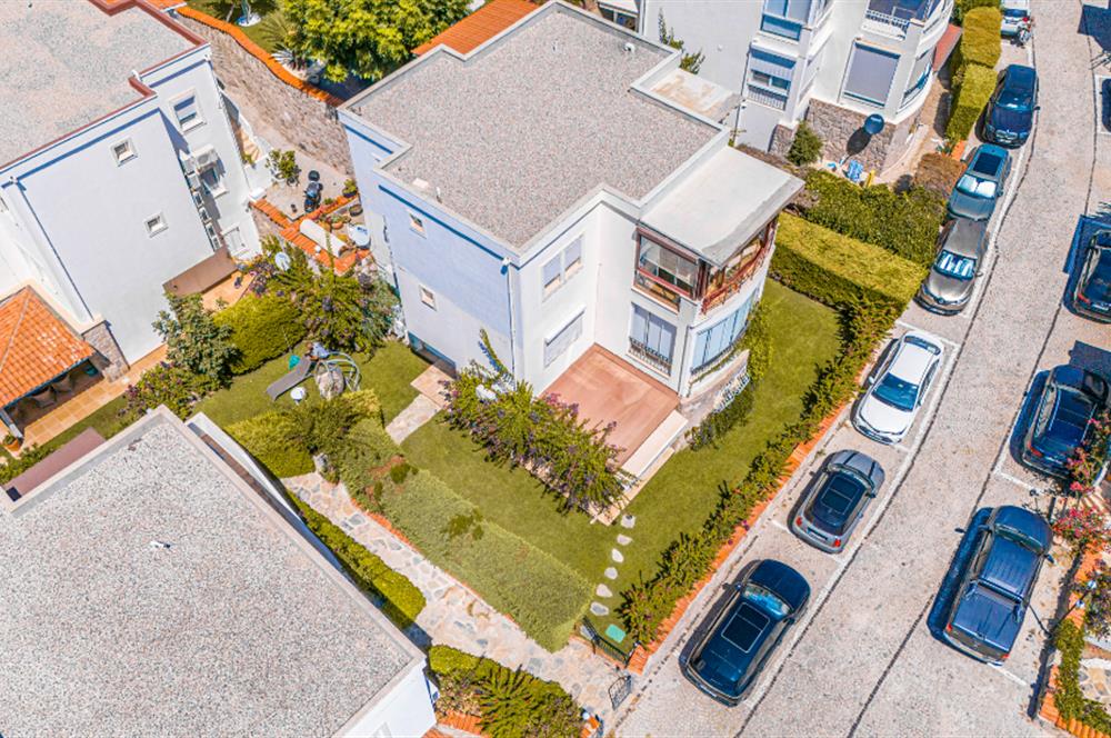 Bodrum Bitez Sarnıç Sitesi Plajlı 3+1 Satılık Bahçe Katı Daire
