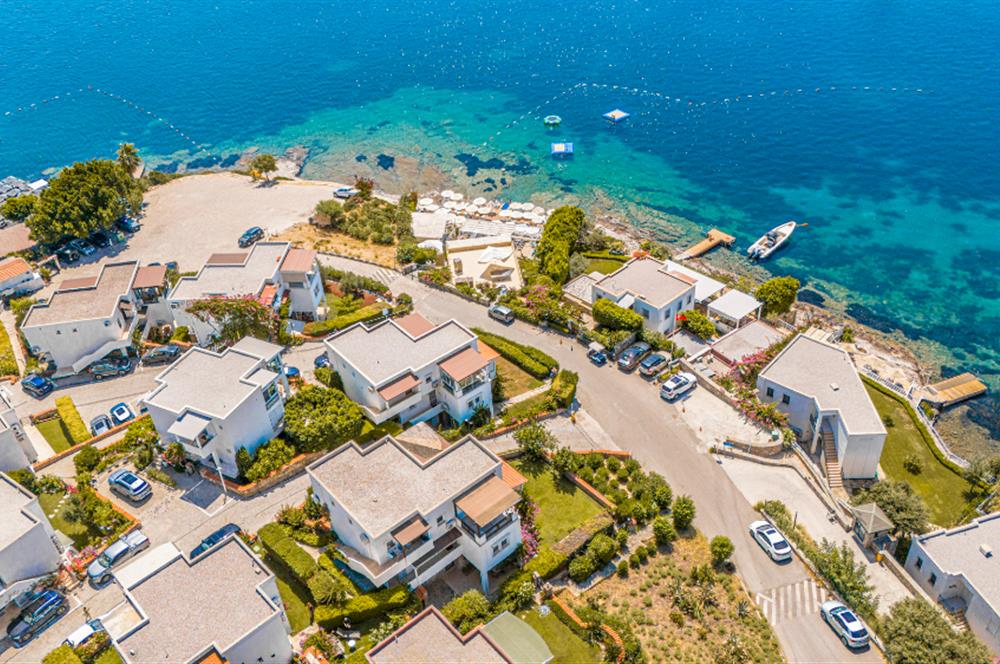 Bodrum Bitez Sarnıç Sitesi Plajlı 3+1 Satılık Bahçe Katı Daire