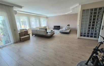 ZEKERİYAKÖY'DE GENİŞ YEŞİL ALANLI SİTEDE 3+1 SATILIK DAİRE