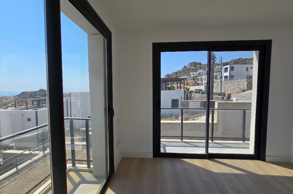 Deniz Manzaralı 4+1 Triplex Lüks Villa