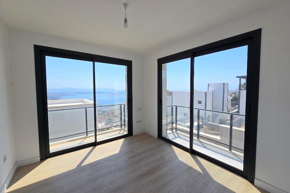 Deniz Manzaralı 4+1 Triplex Lüks Villa