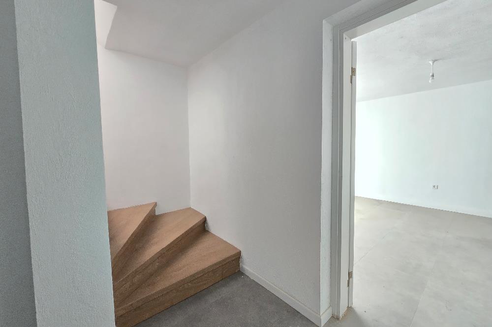 Deniz Manzaralı 4+1 Triplex Lüks Villa