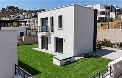 Deniz Manzaralı 4+1 Triplex Lüks Villa