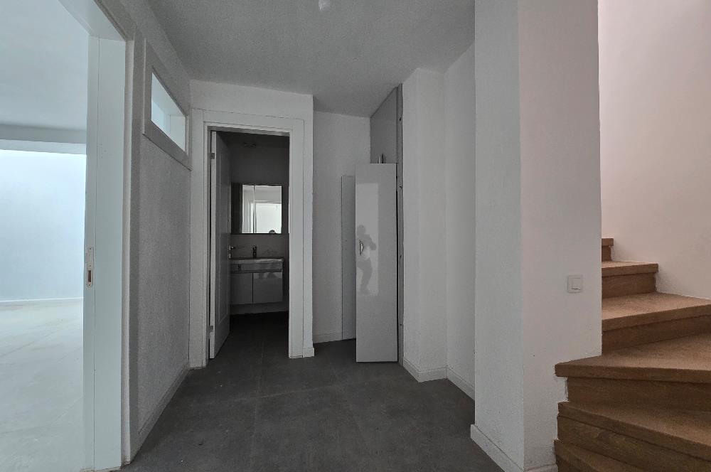 Deniz Manzaralı 4+1 Triplex Lüks Villa