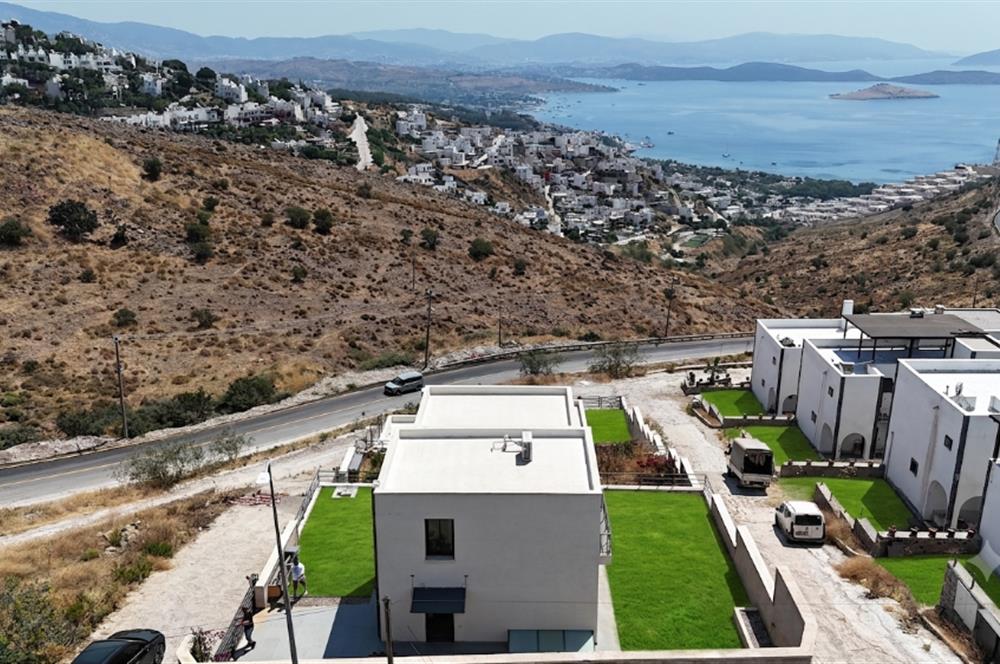 Deniz Manzaralı 4+1 Triplex Lüks Villa