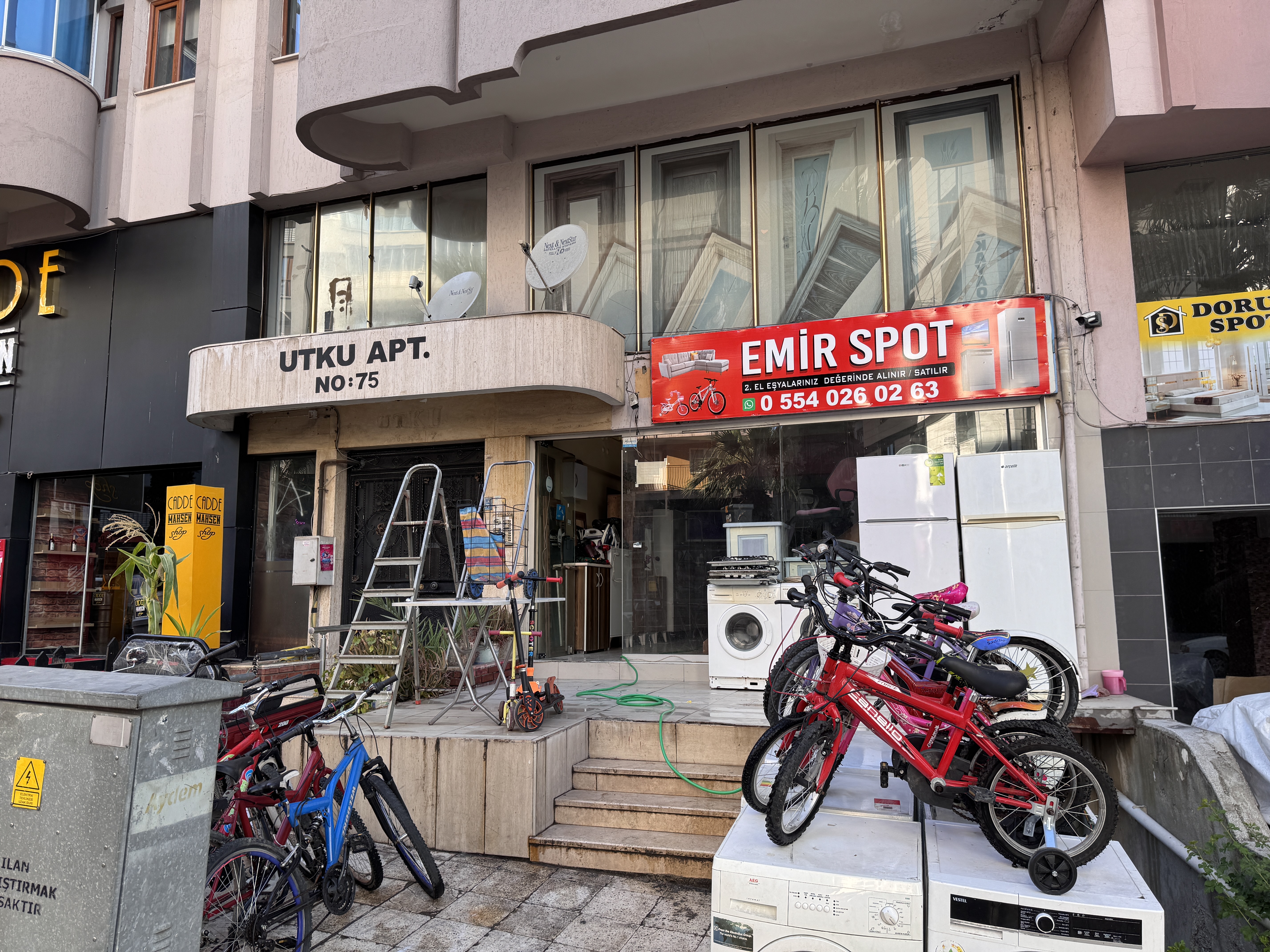C21 LOFT'TAN ATATÜRK CADDESİ ÜZERİNDE SATILIK KİRACILI DÜKKAN