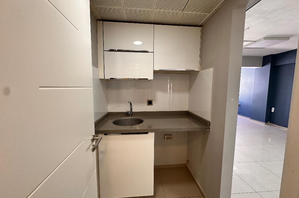 Bayraklı Adalet Mahallesi Avcılar Office de 1+0 Kiralık Ofis