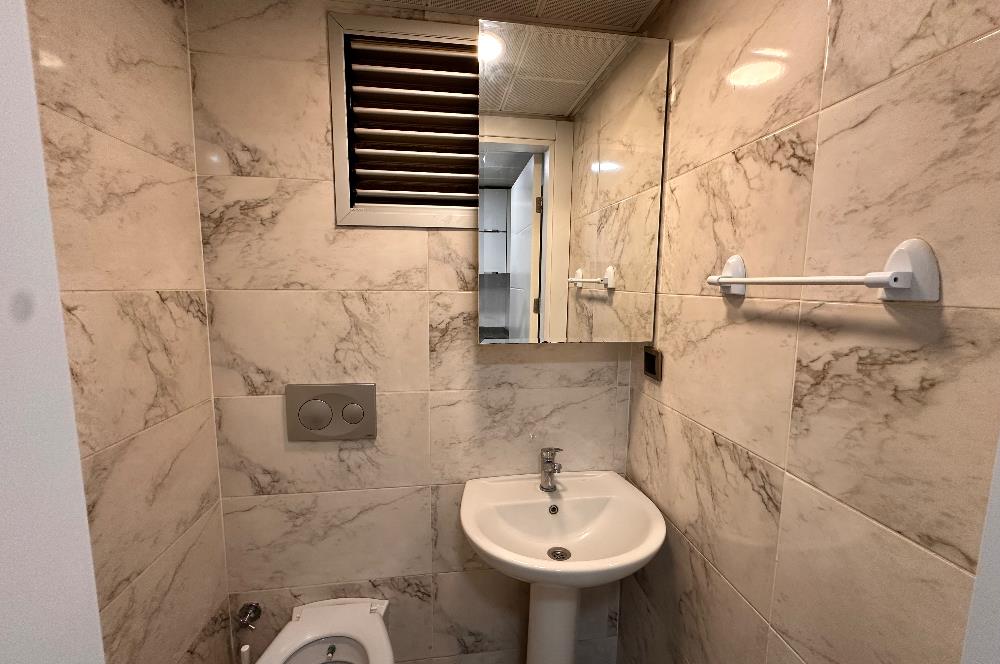 Bayraklı Adalet Mahallesi Avcılar Office de 1+0 Kiralık Ofis