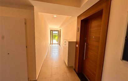 Çeşme Reisdere Loca Sitesinde Havuz Yanı Bahçeli Full Eşyalı 1+1 