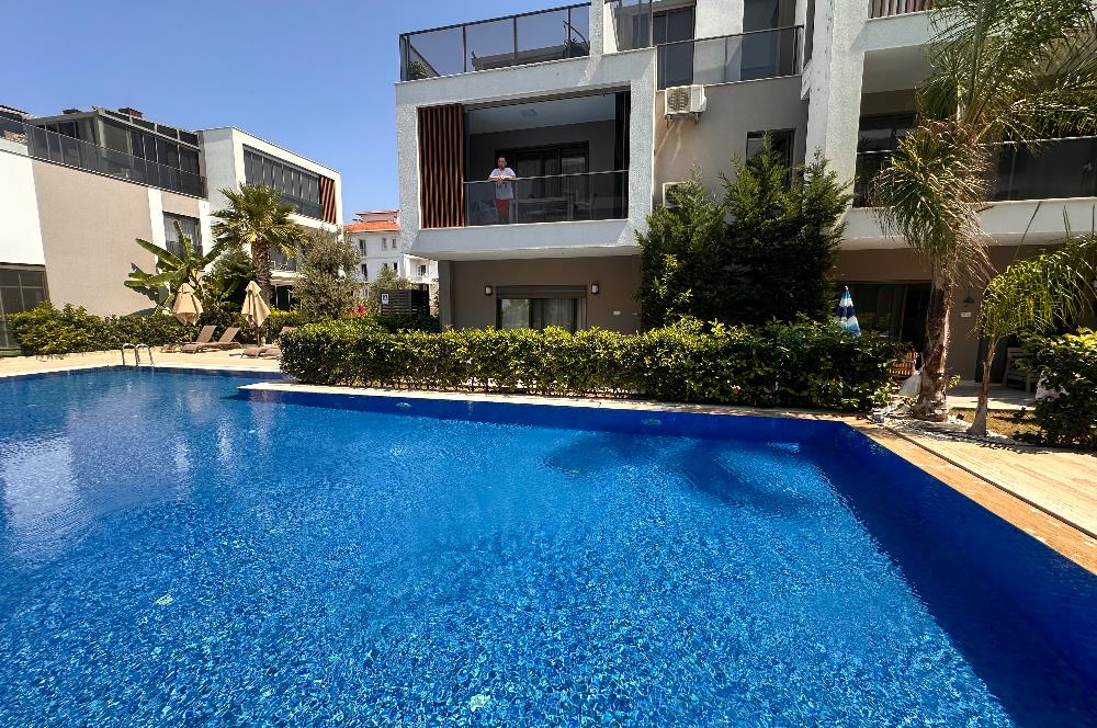 Çeşme Reisdere Loca Sitesinde Havuz Yanı Bahçeli Full Eşyalı 1+1 
